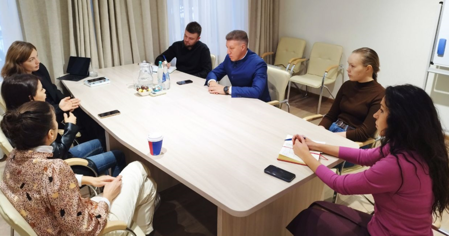 В парках и скверах Казани появятся желтые контейнеры-сетки для раздельного сбора отходов 